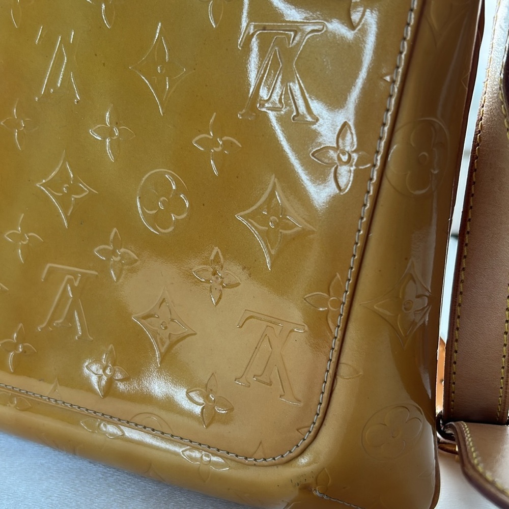 Louis Vuitton Vernis Shoulder bag. Authentic Good CONDITION - Picture 10 of 16